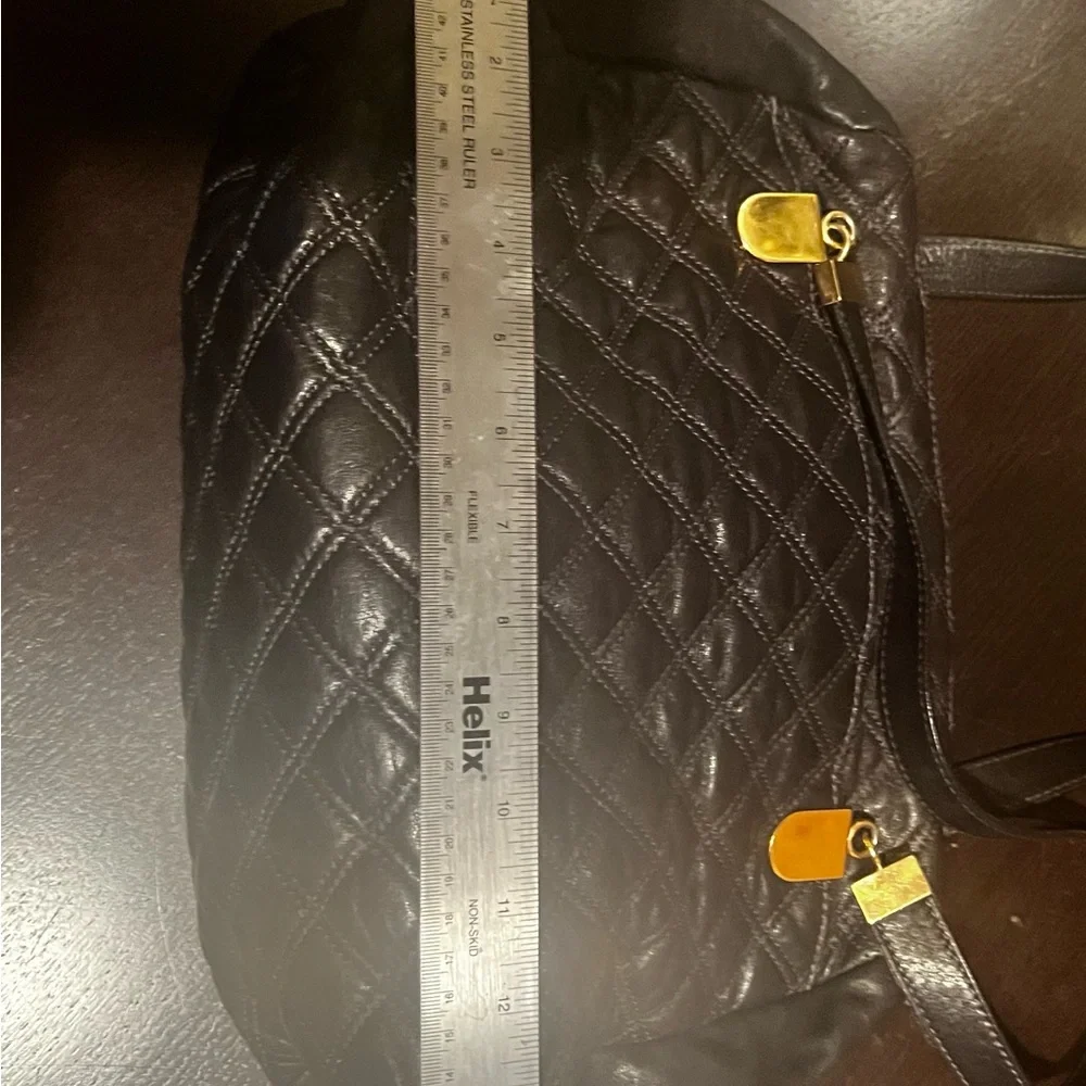 Marc Jacobs quilted black leather handbag in great condition. Gold hardware. - Picture 12 of 14